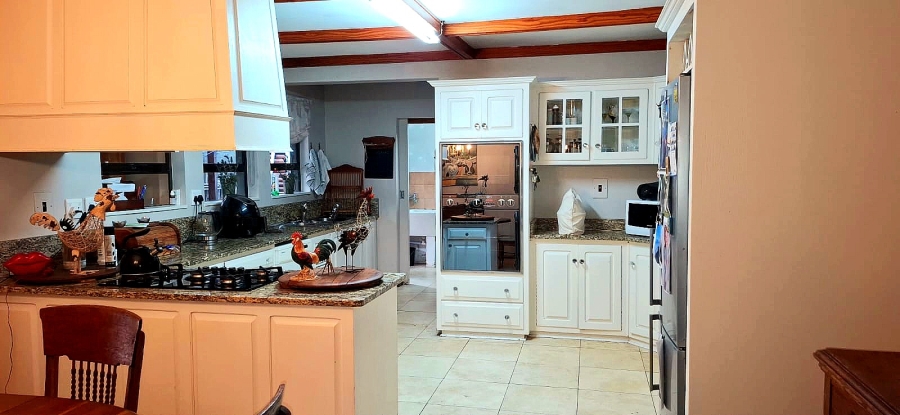 5 Bedroom Property for Sale in Beacon Bay Eastern Cape